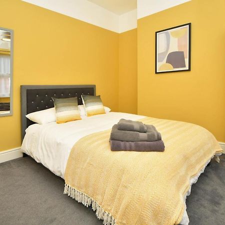 Find A Spacious And Stylish Escape In The City Centre At Sturgess House, Perfect For Longer Stays! Stoke-on-Trent Eksteriør bilde