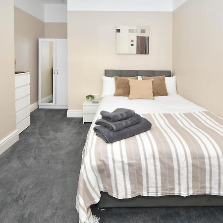 Find A Spacious And Stylish Escape In The City Centre At Sturgess House, Perfect For Longer Stays! Stoke-on-Trent Eksteriør bilde