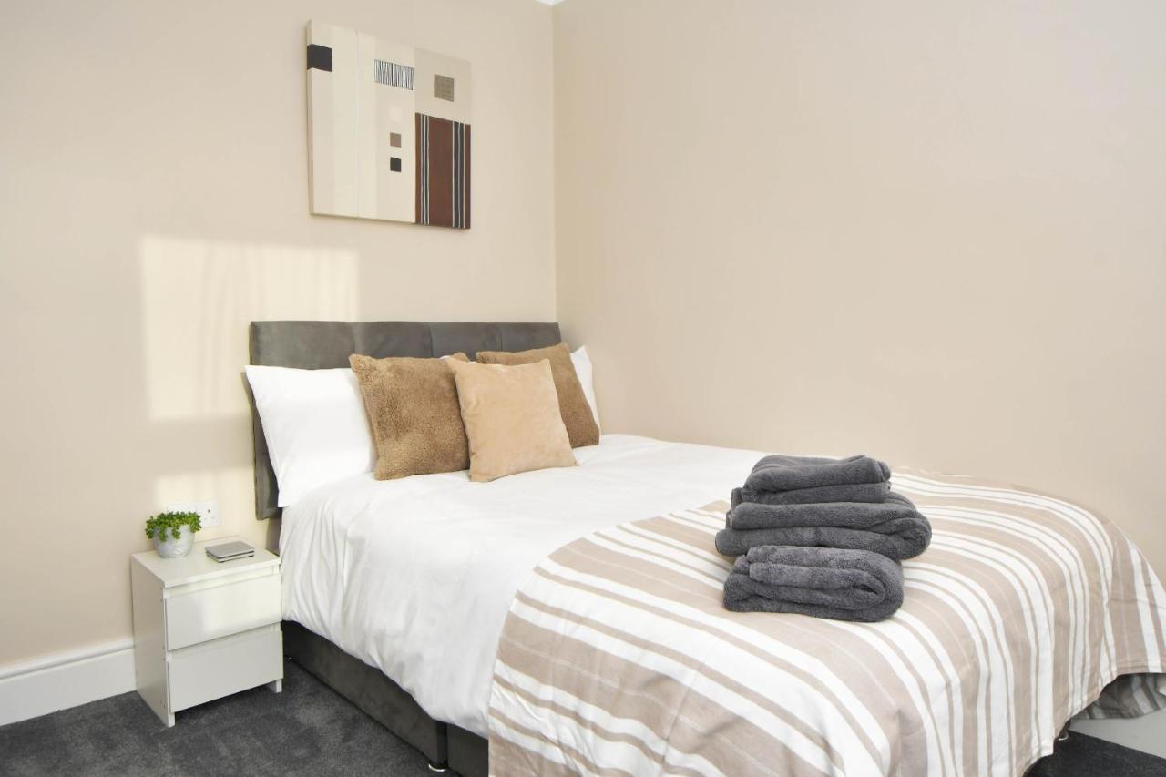 Find A Spacious And Stylish Escape In The City Centre At Sturgess House, Perfect For Longer Stays! Stoke-on-Trent Eksteriør bilde