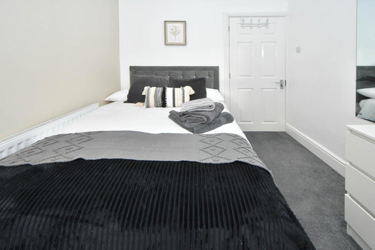Find A Spacious And Stylish Escape In The City Centre At Sturgess House, Perfect For Longer Stays! Stoke-on-Trent Eksteriør bilde