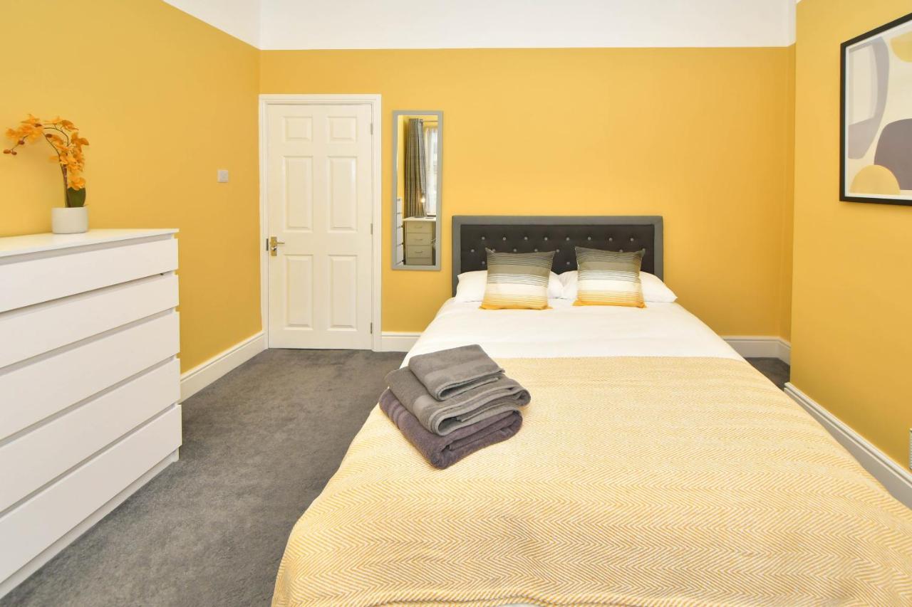 Find A Spacious And Stylish Escape In The City Centre At Sturgess House, Perfect For Longer Stays! Stoke-on-Trent Eksteriør bilde