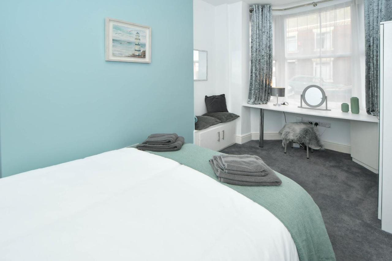 Find A Spacious And Stylish Escape In The City Centre At Sturgess House, Perfect For Longer Stays! Stoke-on-Trent Eksteriør bilde