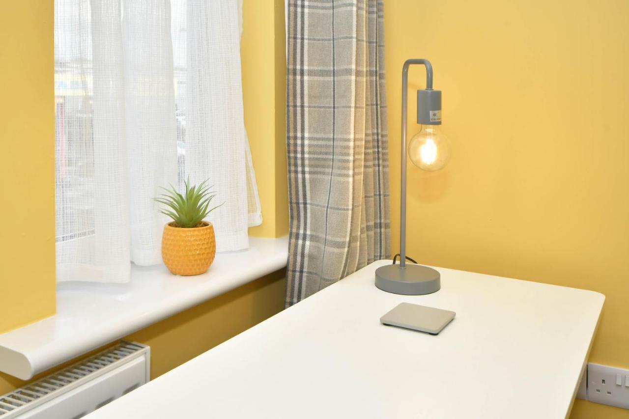 Find A Spacious And Stylish Escape In The City Centre At Sturgess House, Perfect For Longer Stays! Stoke-on-Trent Eksteriør bilde