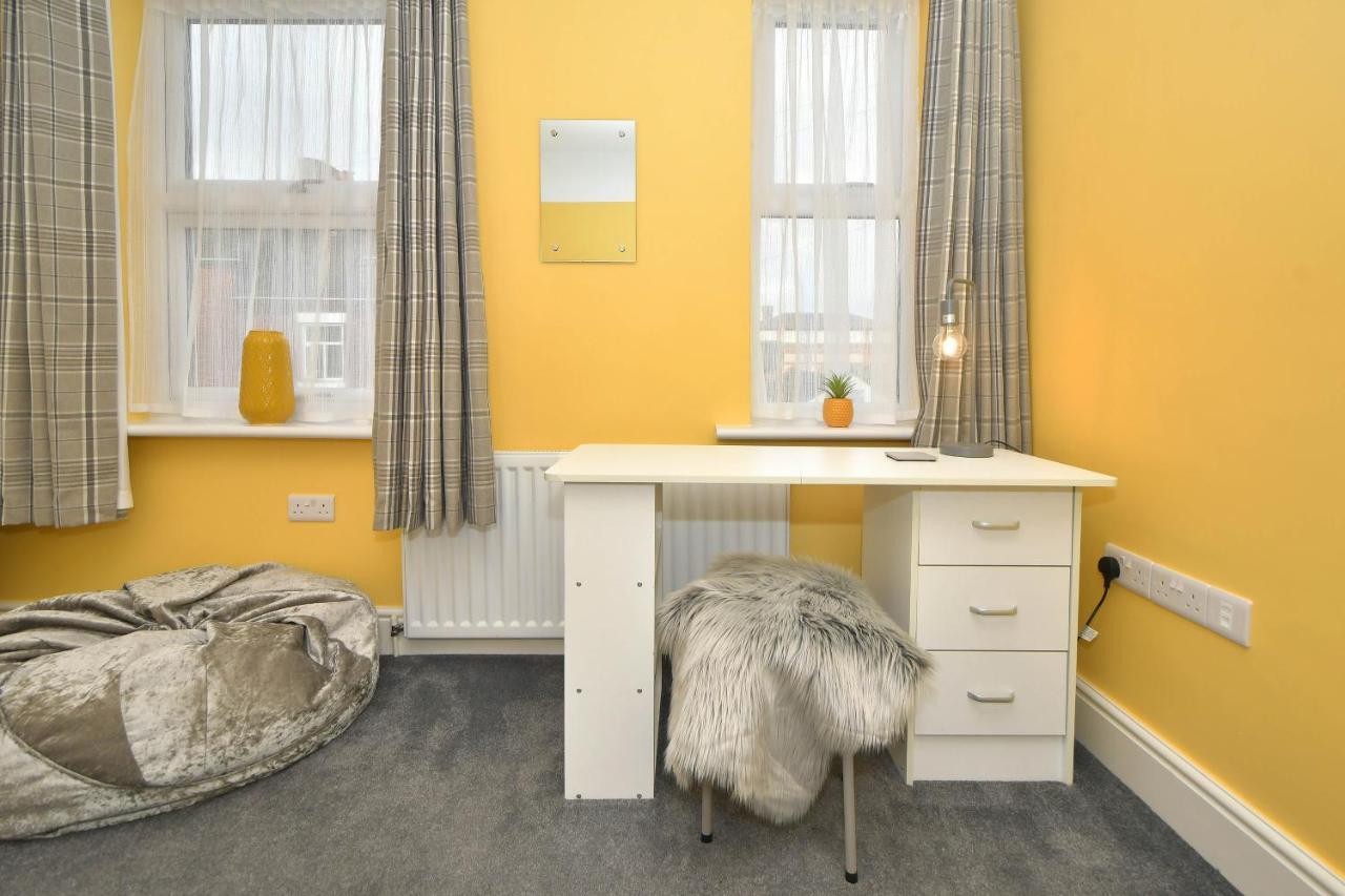 Find A Spacious And Stylish Escape In The City Centre At Sturgess House, Perfect For Longer Stays! Stoke-on-Trent Eksteriør bilde
