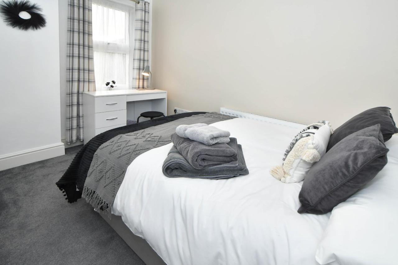 Find A Spacious And Stylish Escape In The City Centre At Sturgess House, Perfect For Longer Stays! Stoke-on-Trent Eksteriør bilde