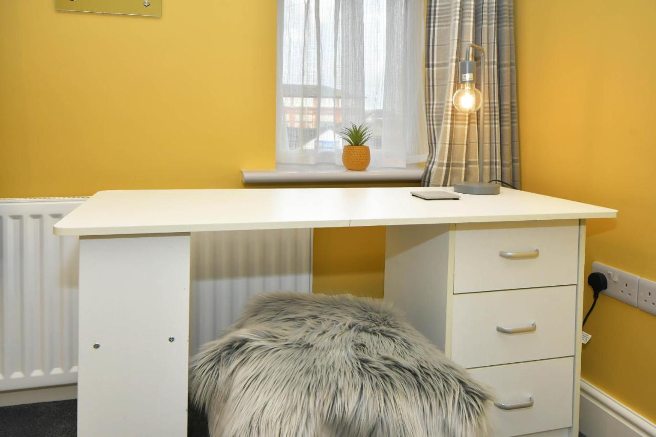 Find A Spacious And Stylish Escape In The City Centre At Sturgess House, Perfect For Longer Stays! Stoke-on-Trent Eksteriør bilde