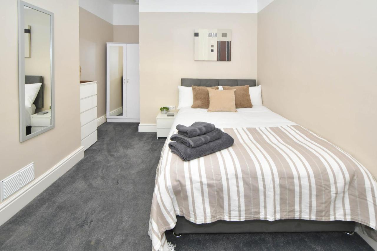 Find A Spacious And Stylish Escape In The City Centre At Sturgess House, Perfect For Longer Stays! Stoke-on-Trent Eksteriør bilde