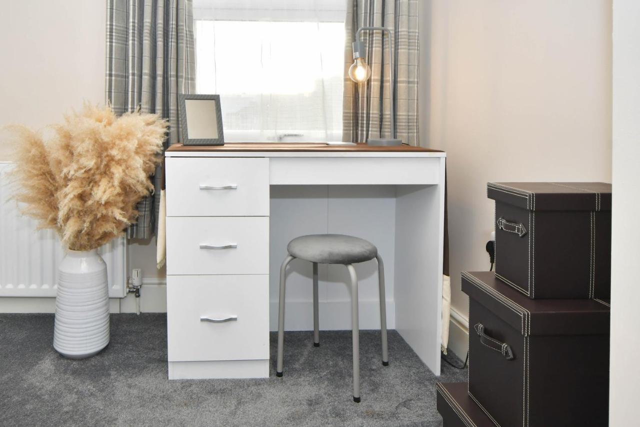 Find A Spacious And Stylish Escape In The City Centre At Sturgess House, Perfect For Longer Stays! Stoke-on-Trent Eksteriør bilde