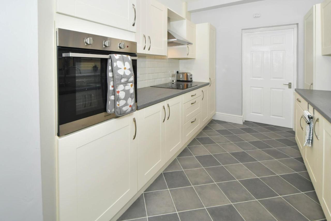 Find A Spacious And Stylish Escape In The City Centre At Sturgess House, Perfect For Longer Stays! Stoke-on-Trent Eksteriør bilde