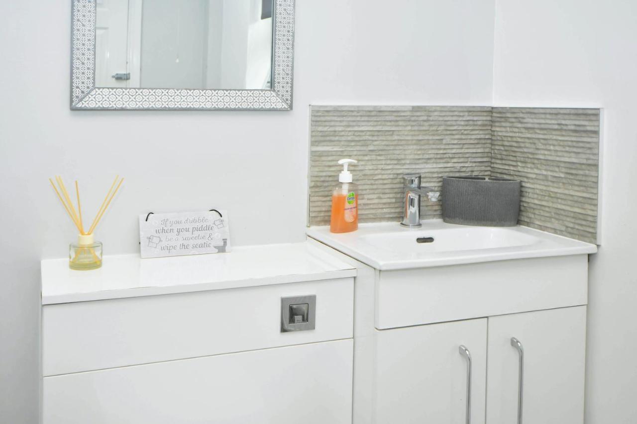 Find A Spacious And Stylish Escape In The City Centre At Sturgess House, Perfect For Longer Stays! Stoke-on-Trent Eksteriør bilde
