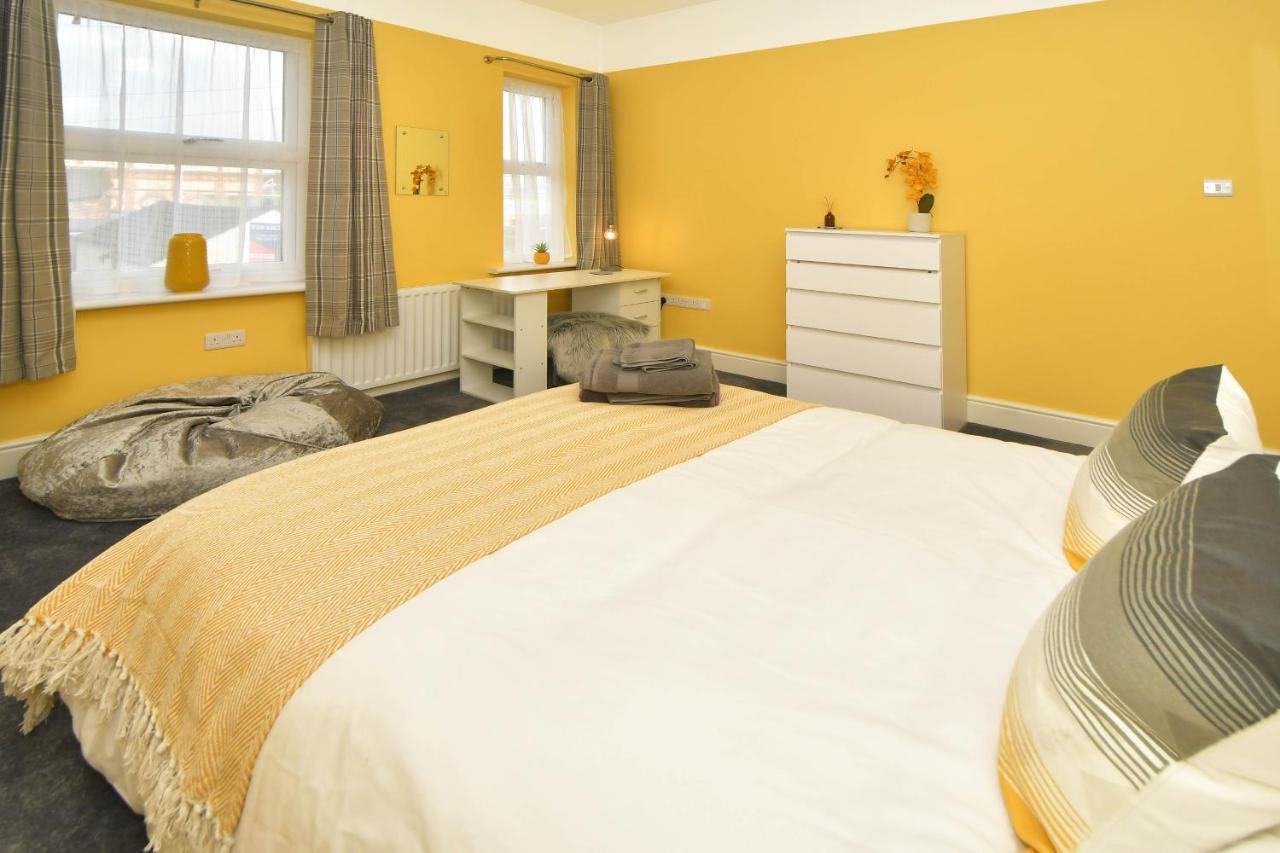 Find A Spacious And Stylish Escape In The City Centre At Sturgess House, Perfect For Longer Stays! Stoke-on-Trent Eksteriør bilde