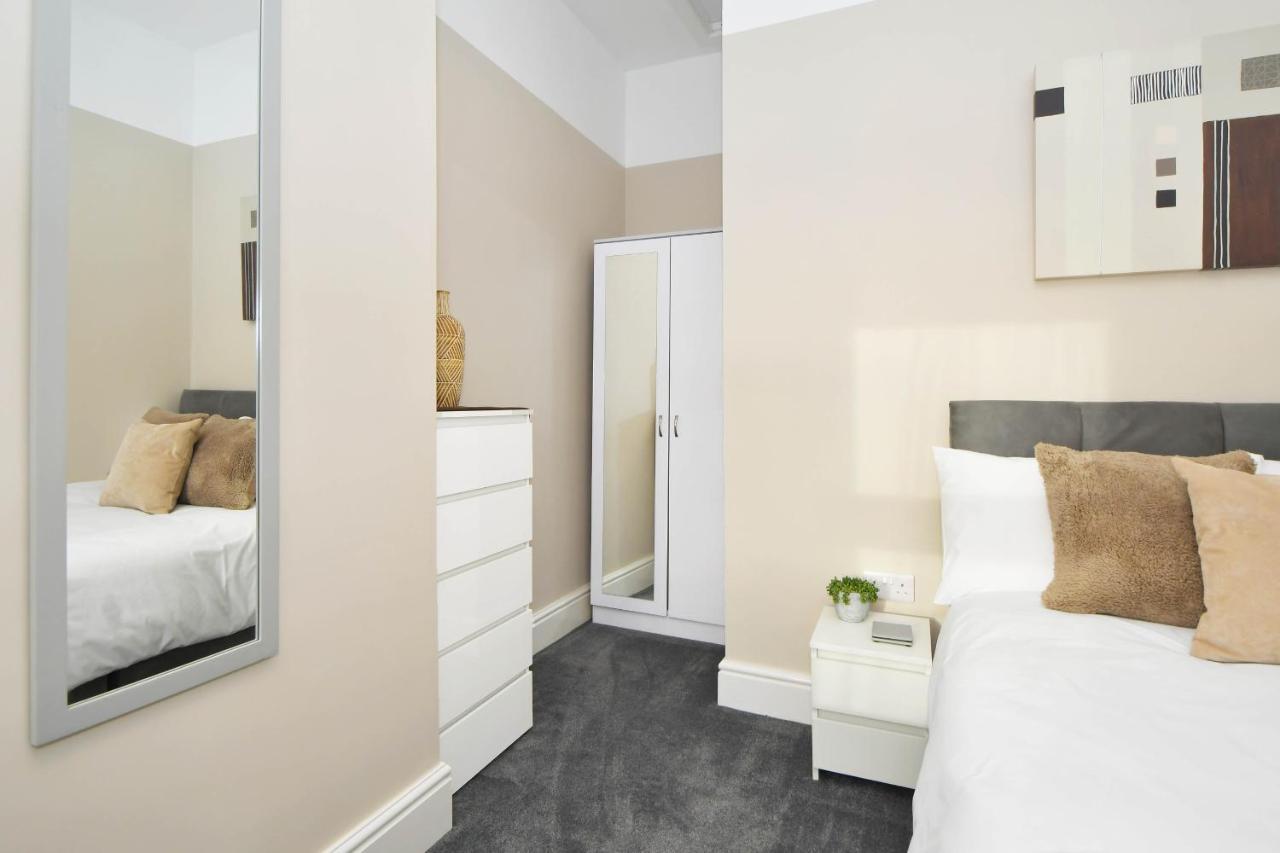 Find A Spacious And Stylish Escape In The City Centre At Sturgess House, Perfect For Longer Stays! Stoke-on-Trent Eksteriør bilde
