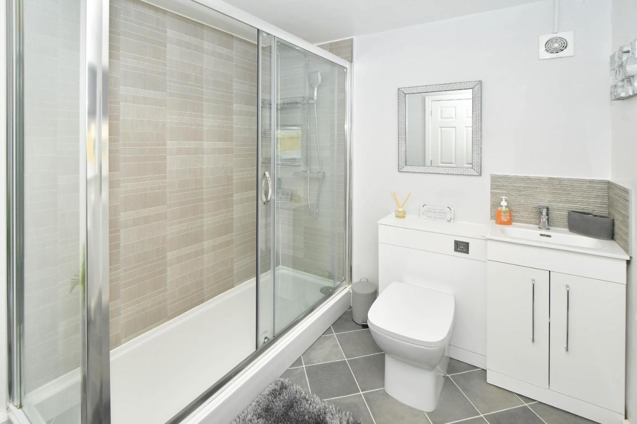 Find A Spacious And Stylish Escape In The City Centre At Sturgess House, Perfect For Longer Stays! Stoke-on-Trent Eksteriør bilde