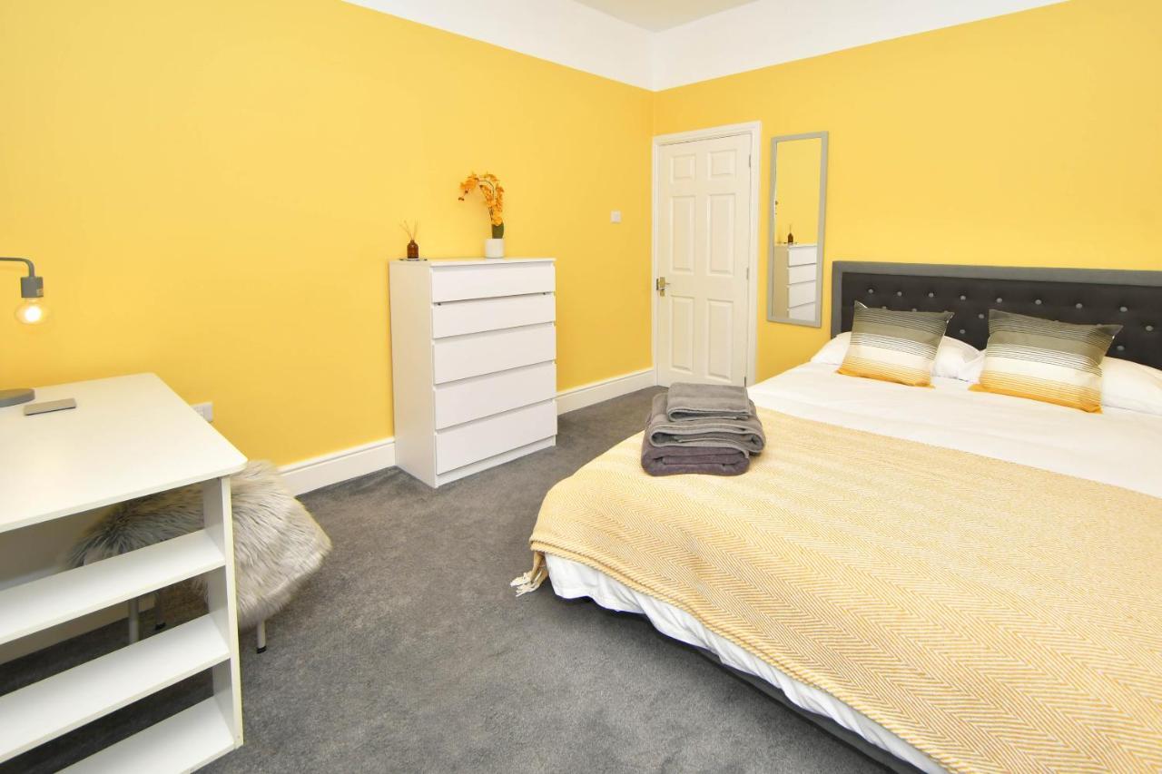Find A Spacious And Stylish Escape In The City Centre At Sturgess House, Perfect For Longer Stays! Stoke-on-Trent Eksteriør bilde