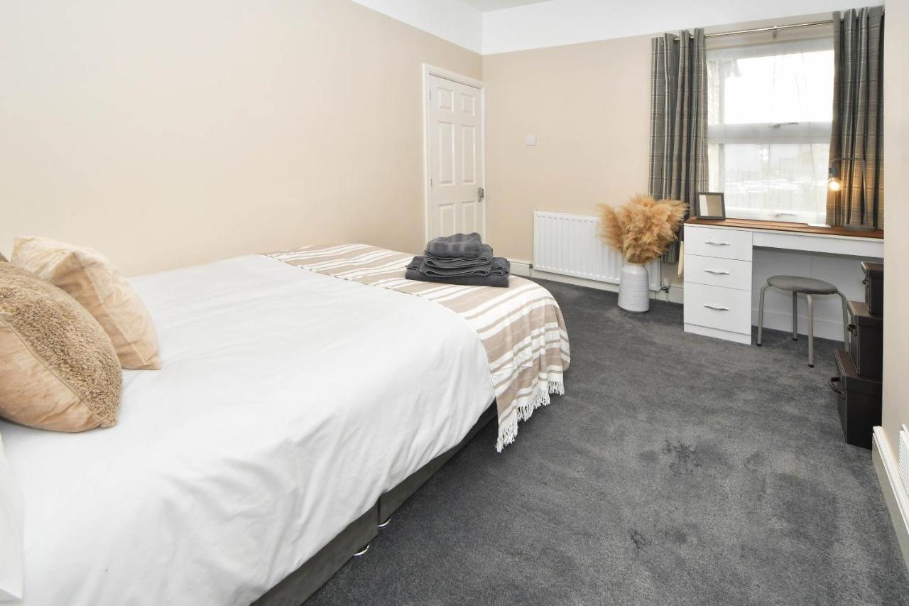 Find A Spacious And Stylish Escape In The City Centre At Sturgess House, Perfect For Longer Stays! Stoke-on-Trent Eksteriør bilde